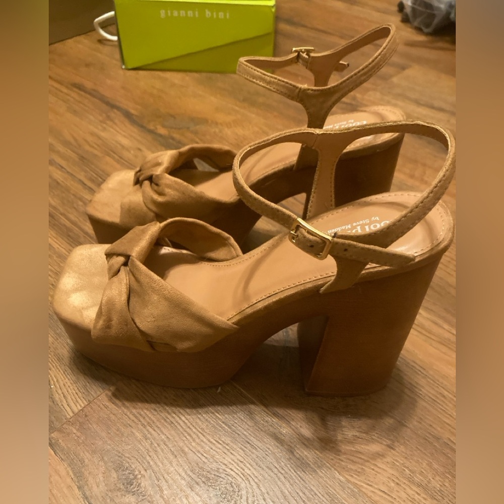 Cool planet Steve Madden nude / brown platform heel / chunky heel: Brand new